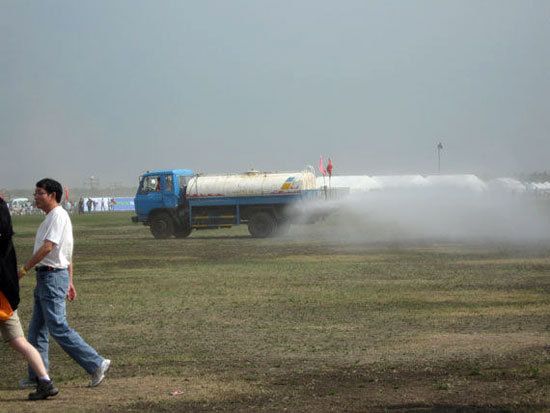 灑水車一直不停工作